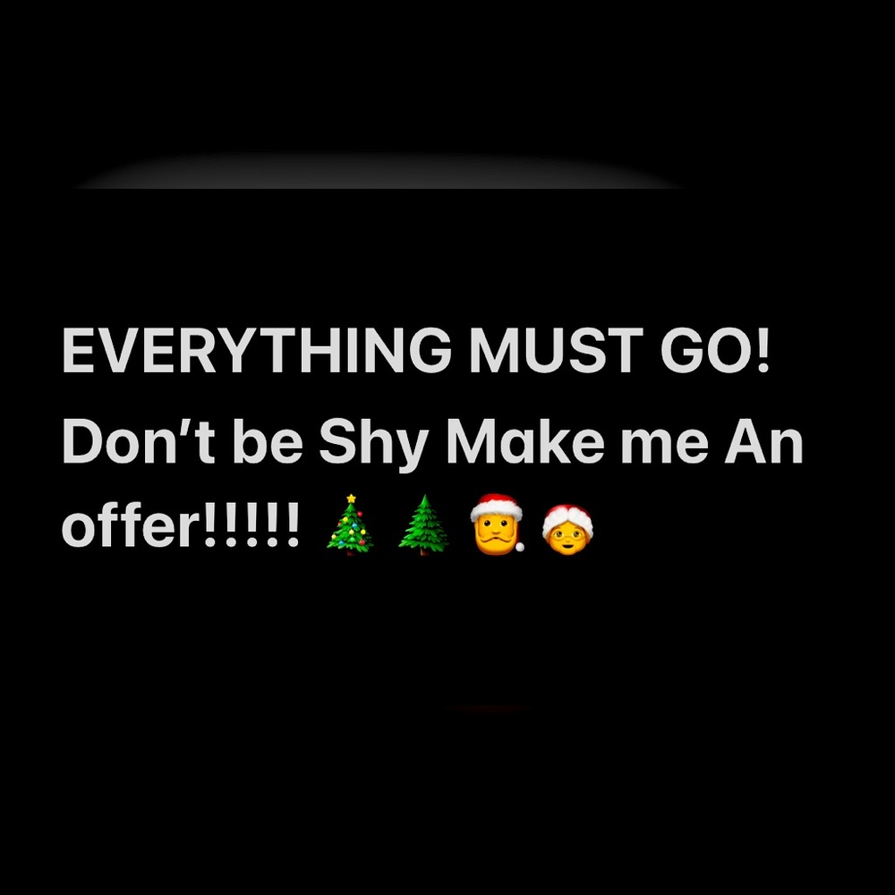 COPY - MAKE ME A REASONABLE OFFER!!! Christmas is Around the Corner 🌲🎄🤶🎅